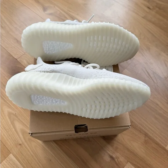 YEEZY BOOST 350 V2 Beige Size 8.5 NEW!